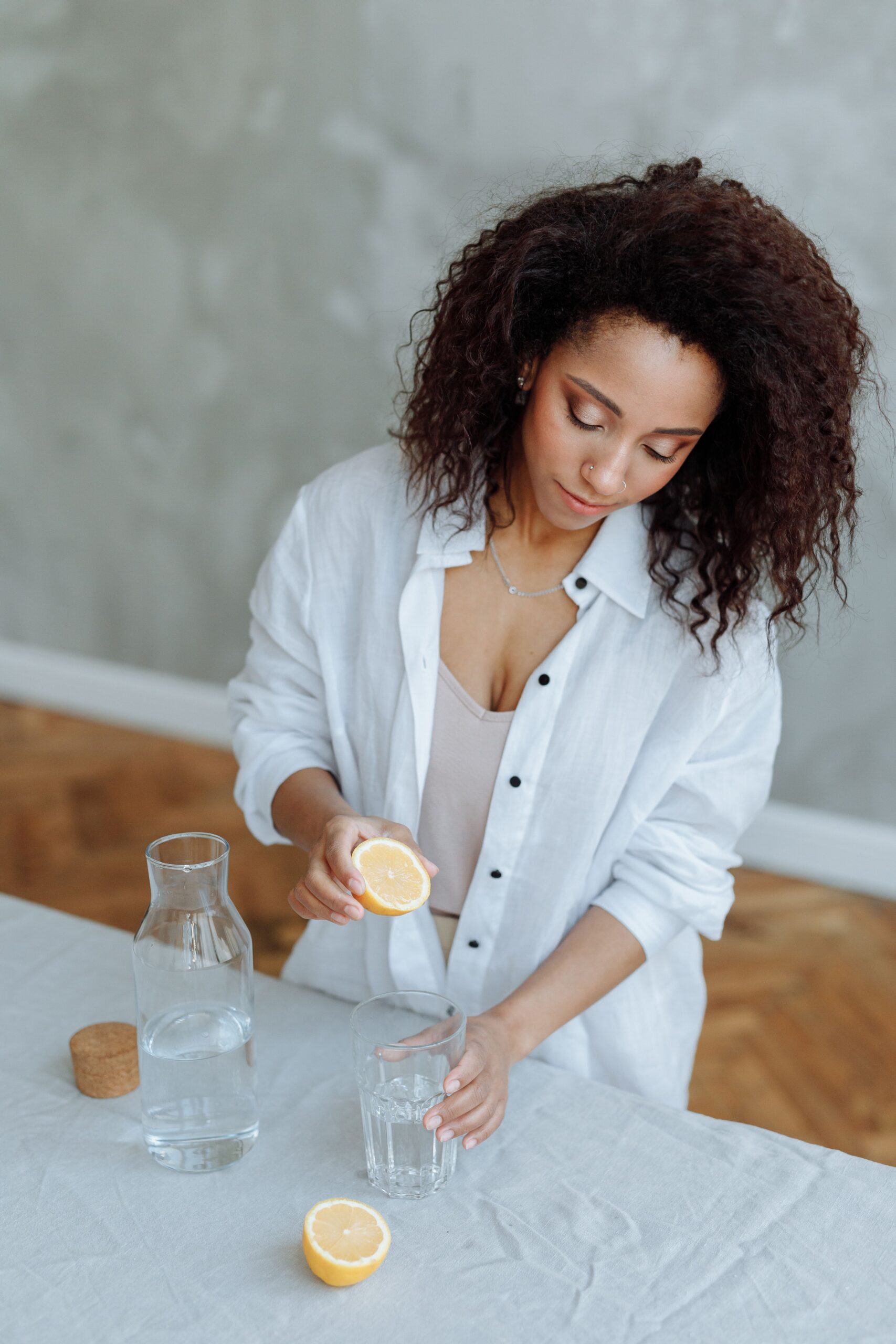 Biologische-vitaminen-en-supplementen-mindful-living-therapeutics Wellnessdrank met vitaminen en voedingsstoffen ter ondersteuning van gezondheid en vitaliteit.